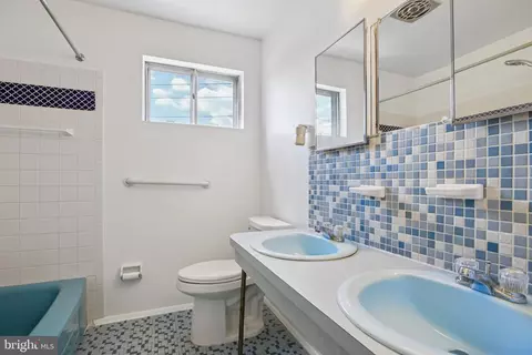 Bath - 5501 Daybreak Ter, Baltimore, MD 21206 photo 1 of 2