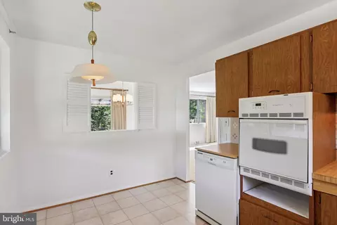 Kitchen - 5501 Daybreak Ter, Baltimore, MD 21206 photo 3 of 4