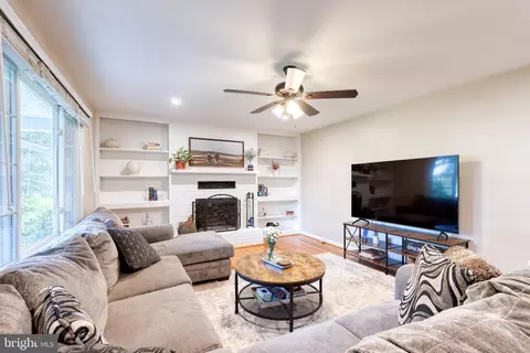 Living - 13730 Baldwin Mill Rd, Baldwin, MD 21013 photo 3 of 4