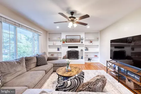 Living - 13730 Baldwin Mill Rd, Baldwin, MD 21013 photo 2 of 4