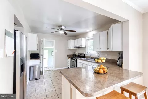 Kitchen - 13730 Baldwin Mill Rd, Baldwin, MD 21013 photo 1 of 2