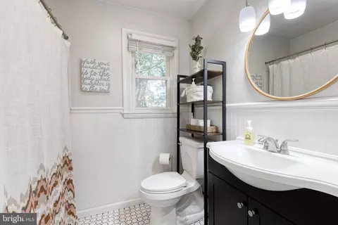 Bath - 13730 Baldwin Mill Rd, Baldwin, MD 21013 photo 1 of 2