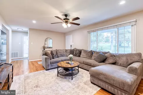 Living - 13730 Baldwin Mill Rd, Baldwin, MD 21013 photo 4 of 4