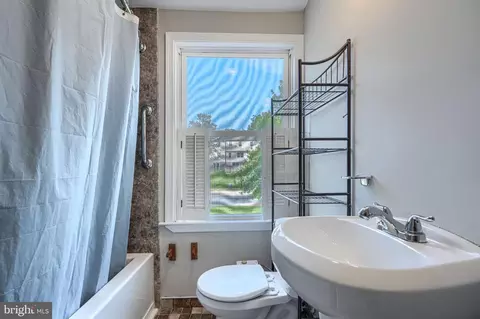 Bath - 1 Arwell Ct, Baltimore, MD 21236 photo 2 of 5
