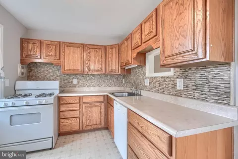 Kitchen - 1 Arwell Ct, Baltimore, MD 21236 photo 2 of 3