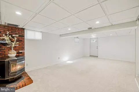 Living - 5809 Pine Hill Dr, White Marsh, MD 21162 photo 3 of 4