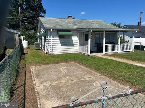 3 Dihedral Dr, Middle River, MD 21220 photo 2