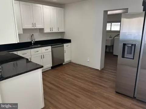 3 Dihedral Dr, Middle River, MD 21220 photo 4