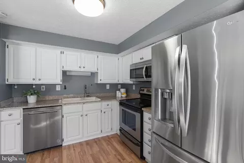 Kitchen - 11 Ramsgate Ct, Halethorpe, MD 21227 photo 2 of 3