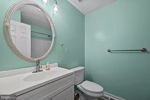 Bath - 2 Mainsail Ct, Middle River, MD 21220 photo 1 of 3