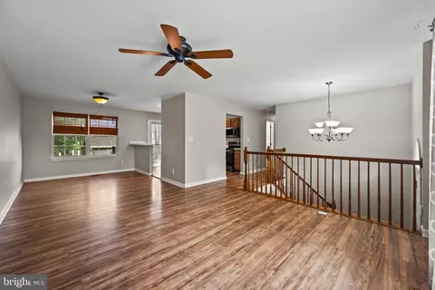 Living - 2 Mainsail Ct, Middle River, MD 21220 photo 3 of 8