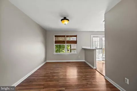 Living - 2 Mainsail Ct, Middle River, MD 21220 photo 4 of 8