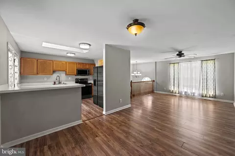 Living - 2 Mainsail Ct, Middle River, MD 21220 photo 5 of 8