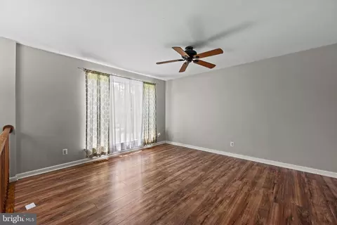 Living - 2 Mainsail Ct, Middle River, MD 21220 photo 2 of 8