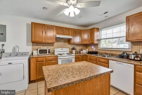 Kitchen - 7167 Fairbrook Rd, Windsor Mill, MD 21244 photo 1 of 2