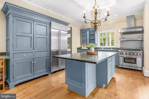 Kitchen - 1009 W Wind Ct, Towson, MD 21204 photo 3 of 9