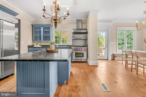 Kitchen - 1009 W Wind Ct, Towson, MD 21204 photo 7 of 9