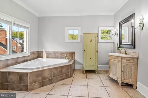 Bath - 1009 W Wind Ct, Towson, MD 21204 photo 7 of 13