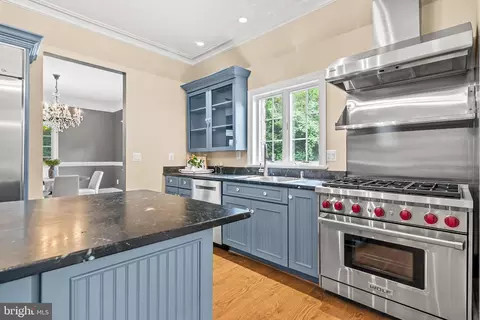 Kitchen - 1009 W Wind Ct, Towson, MD 21204 photo 6 of 9