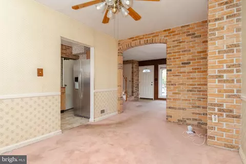 Entry Way - 2001 Ormand Rd, Dundalk, MD 21222 photo 1 of 2
