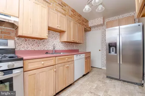 Kitchen - 2001 Ormand Rd, Dundalk, MD 21222 photo 2 of 2
