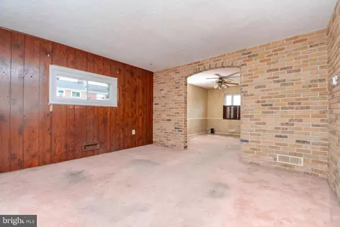 Living - 2001 Ormand Rd, Dundalk, MD 21222 photo 4 of 5