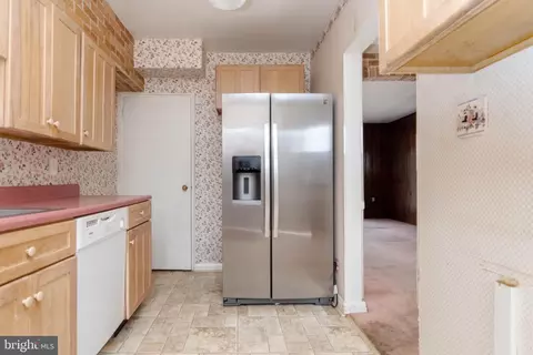 Entry Way - 2001 Ormand Rd, Dundalk, MD 21222 photo 2 of 2