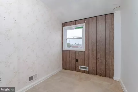 Bedroom - 2001 Ormand Rd, Dundalk, MD 21222 photo 7 of 10