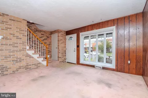 Living - 2001 Ormand Rd, Dundalk, MD 21222 photo 2 of 5