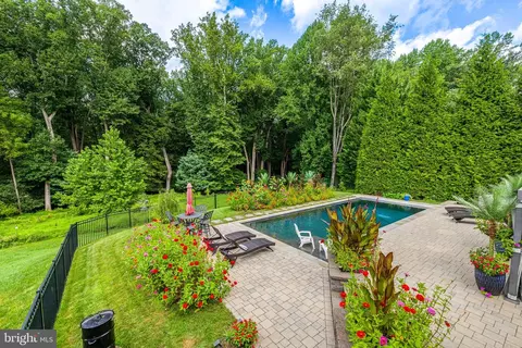 Exterior - 2806 York Manor Rd, Phoenix, MD 21131 photo 6 of 17
