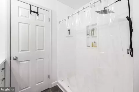 Bath - 2806 York Manor Rd, Phoenix, MD 21131 photo 2 of 4