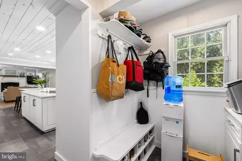 Entry Way - 2806 York Manor Rd, Phoenix, MD 21131 photo 5 of 7