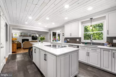 Kitchen - 2806 York Manor Rd, Phoenix, MD 21131 photo 5 of 7
