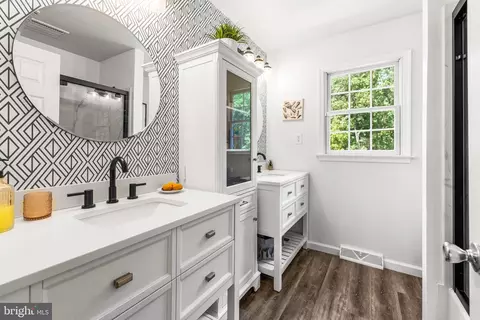 Bath - 2806 York Manor Rd, Phoenix, MD 21131 photo 3 of 4