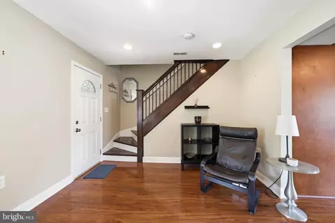 Entry Way - 33 Eastship Rd, Dundalk, MD 21222 photo 4 of 5
