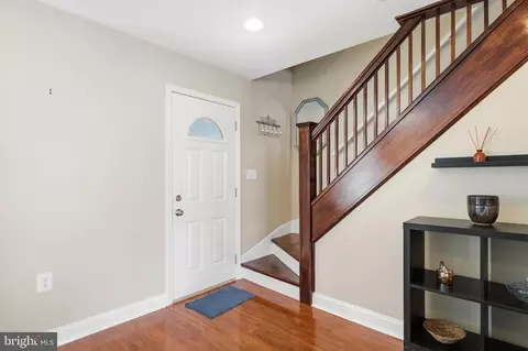 Entry Way - 33 Eastship Rd, Dundalk, MD 21222 photo 1 of 5