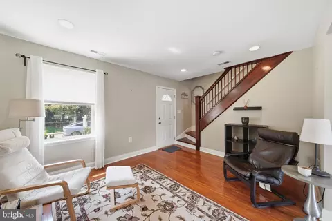 Entry Way - 33 Eastship Rd, Dundalk, MD 21222 photo 2 of 5