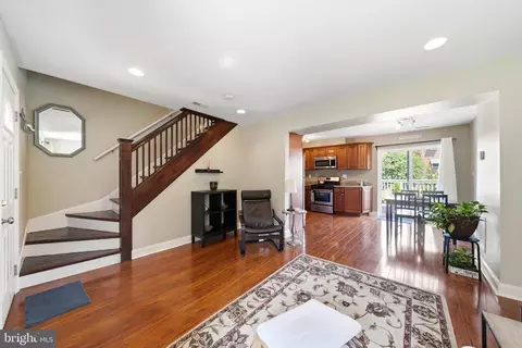 Entry Way - 33 Eastship Rd, Dundalk, MD 21222 photo 3 of 5