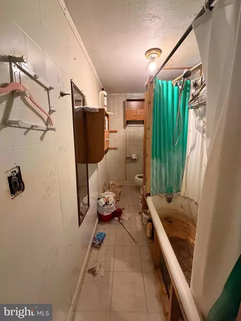 Bath - 14214 Phoenix Rd, Phoenix, MD 21131 photo 1 of 1