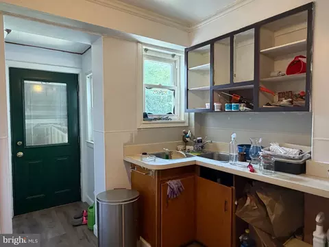 Entry Way - 6 Flagship Rd, Dundalk, MD 21222 photo 1 of 4