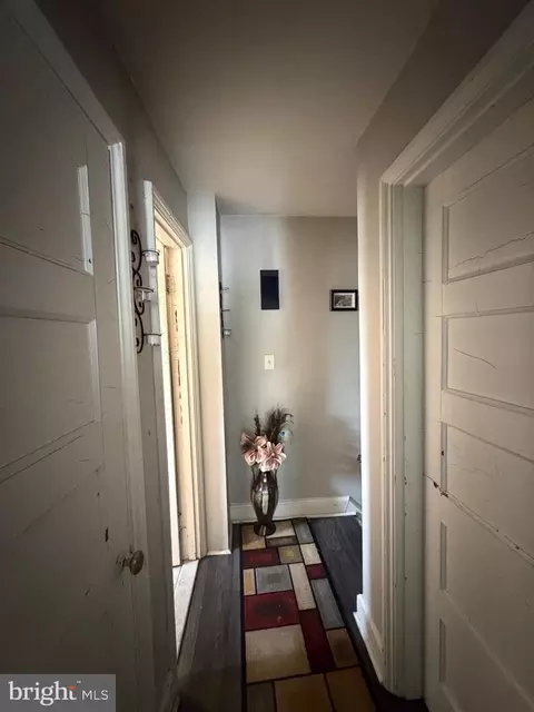 Entry Way - 6 Flagship Rd, Dundalk, MD 21222 photo 2 of 4