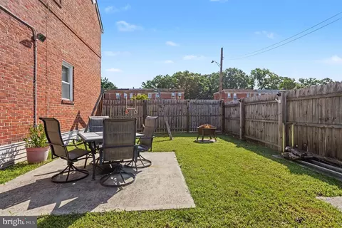 Exterior - 330 Endsleigh Ave, Middle River, MD 21220 photo 2 of 4