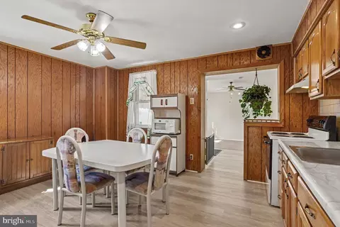 Entry Way - 330 Endsleigh Ave, Middle River, MD 21220 photo 1 of 1