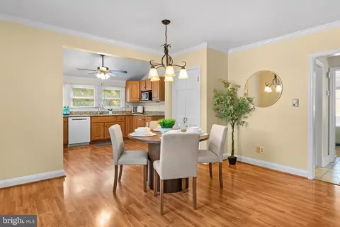 Dining - 4903 Cedar Ave, Halethorpe, MD 21227 photo 2 of 7