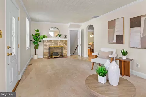 Living - 4903 Cedar Ave, Halethorpe, MD 21227 photo 4 of 5