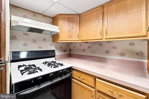 Kitchen - 6919 Beech Ave, Baltimore, MD 21206 photo 6 of 8