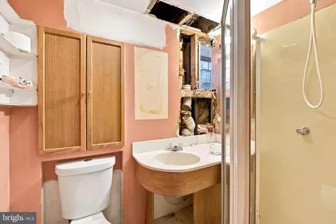Bath - 6919 Beech Ave, Baltimore, MD 21206 photo 4 of 4