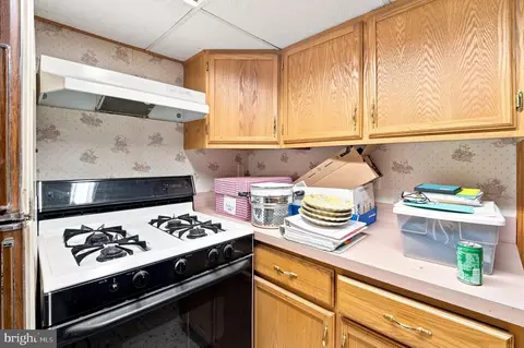 Kitchen - 6919 Beech Ave, Baltimore, MD 21206 photo 5 of 8