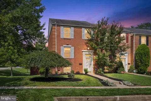 2 Crotona Ct, Lutherville Timonium, MD 21093