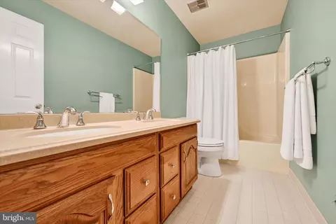 Bath - 14226 Sawmill Ct, Phoenix, MD 21131 photo 3 of 3